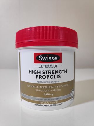 Swisse 스위스 고함량 프로폴리스 2,000mg 210정 — 4점을 준 리뷰어가 2021년 11월 올린 사용 사진