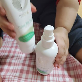 mom e 맘이 내추럴 베이비 케어 크림+바디오일 — 5점을 준 리뷰어가 2021년 1월 올린 사용 사진