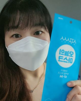 [심폐소생소] KF94 오늘의 마스크 대형 — 5점을 준 리뷰어가 2021년 12월 올린 사용 사진