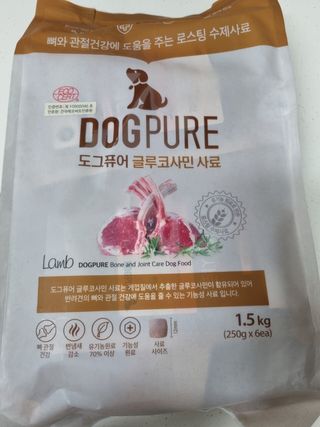 도그퓨어 피부와모질/혼합유산균/글루코사민 유기농 로스팅 사료 — 5점을 준 리뷰어가 2021년 10월 올린 사용 사진