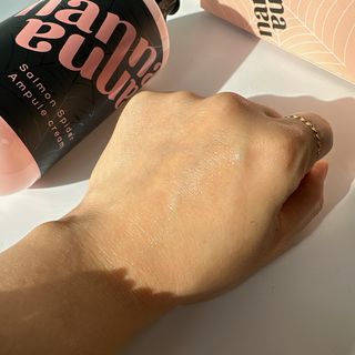 난나 살몬 스파이더 검버섯 미백 톤업 화이트닝 연어 앰플 크림 300ml 대용량 — 5점을 준 리뷰어가 2022년 11월 올린 사용 사진