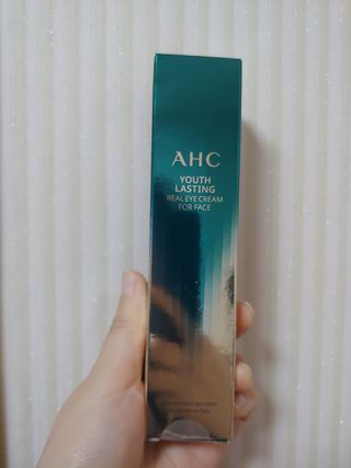 [NEW 탄력유턴 아이크림] AHC 유스 래스팅 리얼 아이크림 포 페이스 — 5점을 준 리뷰어가 2021년 4월 올린 사용 사진