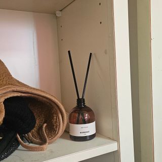 블립 [쿠팡]1+1 디퓨저 실내 방향제 화장실 차량용 집안 냄새제거 집방향제 아로마 — 5점을 준 리뷰어가 2025년 1월 올린 사용 사진