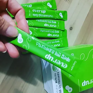 [몸엔용] 에버업 멀티비타민&미네랄, 눈건강 루테인 혈행건강 오메가3, 면역 프로바이오틱스 3종 택1 — 5점을 준 리뷰어가 2022년 5월 올린 사용 사진