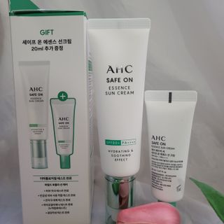 [AHC] 세이프온 에센스 선크림 올리브영 스페셜 증정 기획세트 — 4점을 준 리뷰어가 2022년 6월 올린 사용 사진
