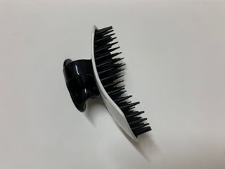 온가족 시원한샴푸 깨끗한두피 샴푸브러쉬 두피스케일링 히트팡블랙에디션 — 4점을 준 리뷰어가 2021년 8월 올린 사용 사진