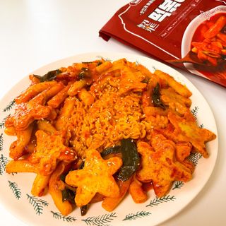 빨간키트 떡볶이 밀키트 2~3인분 매운맛 국물 떡볶이 만들기 쉬운 황금 레시피 분말 소스로 간편한 요리 — 4점을 준 리뷰어가 2021년 8월 올린 사용 사진