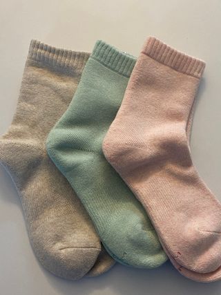 [사이즈가 있는 양말 필로이]여자 순면 통파일 꿀잠 수면 양말【 S, M, L 】3가지 사이즈_컬러 랜덤 3족 — 5점을 준 리뷰어가 2022년 10월 올린 사용 사진