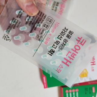[큐어반H 스팟] 자외선 99프로 차단되는 스틱타입 스팟밴드(1팩 / 66매입) — 5점을 준 리뷰어가 2022년 11월 올린 사용 사진