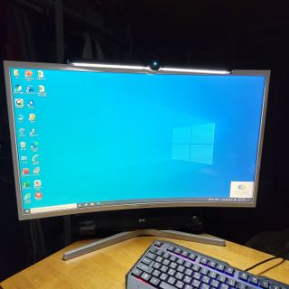 TOMO GRAPHY 나 있을땐 환한 조명 나 없을땐 확실한 살균 ★ DESK LIGHT & STERILIZER [ON] ★ — 5점을 준 리뷰어가 2021년 11월 올린 사용 사진