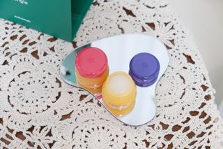 [후르디아] 올리브영 꿀과즙 립밤 2종 (블루베리/석류) — 5점을 준 리뷰어가 2022년 10월 올린 사용 사진