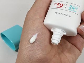 리더스코스메틱 리더스 카밍 바이오틱스 선 에센스 SPF 50+ PA++++ — 5점을 준 리뷰어가 2022년 5월 올린 사용 사진