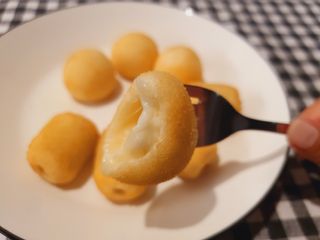 Dog&Ball 독앤볼 [Dog&Ball] 미니찹쌀볼도그 찹쌀치즈볼 — 5점을 준 리뷰어가 2021년 9월 올린 사용 사진