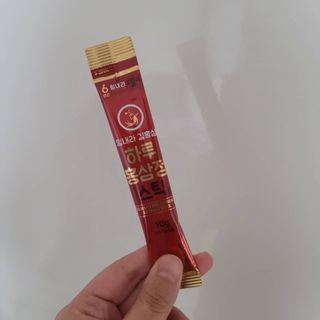 힘내라김홍삼 하루홍삼정스틱 10g x 10포 — 5점을 준 리뷰어가 2021년 3월 올린 사용 사진