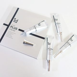 아이디플라코스메틱 아이디 브이로직 플러스 크림 15ml X 4EA — 5점을 준 리뷰어가 2022년 5월 올린 사용 사진