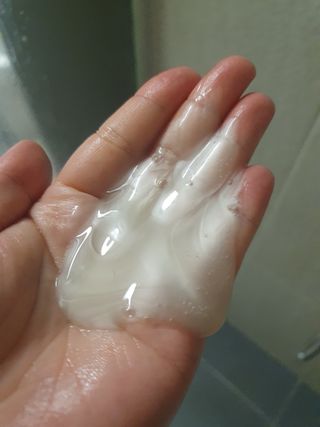 프리마인 더이상 뻣뻣하고 효과없는 탈모샴푸는 NO. 근본부터 케어하는 셀베이스 그린티샴푸(500ml) — 5점을 준 리뷰어가 2023년 4월 올린 사용 사진