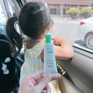 [AHC] 세이프온 에센스 선크림 올리브영 스페셜 증정 기획세트 — 5점을 준 리뷰어가 2022년 6월 올린 사용 사진
