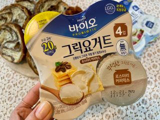 매일바이오 그릭요거트 오리지널 플레인 4개, 로스터리 커피믹스 4개 — 5점을 준 리뷰어가 2021년 12월 올린 사용 사진