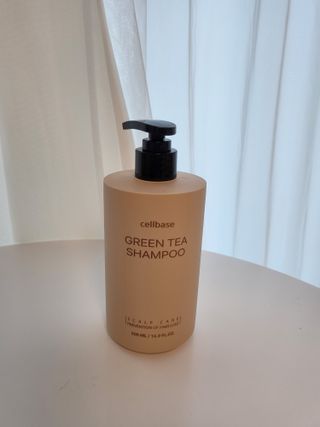 프리마인 더이상 뻣뻣하고 효과없는 탈모샴푸는 NO. 근본부터 케어하는 셀베이스 그린티샴푸(500ml) — 5점을 준 리뷰어가 2023년 5월 올린 사용 사진