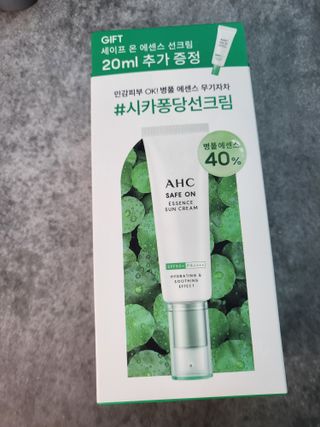 [AHC] 세이프온 에센스 선크림 올리브영 스페셜 증정 기획세트 — 4.5점을 준 리뷰어가 2022년 6월 올린 사용 사진