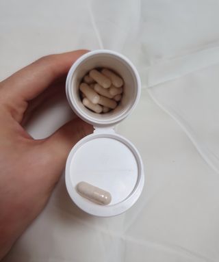 라엘 밸런스 3종 (질 건강 리스펙타 프로바이오틱스, 월경케어 보라지유, 요로건강 크랜베리) 랜덤 증정 1개 — 5점을 준 리뷰어가 2022년 12월 올린 사용 사진