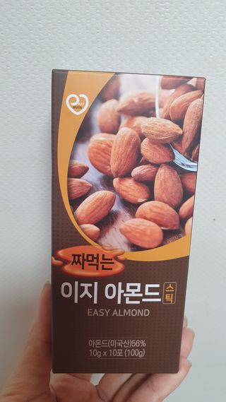 짜먹는 이지견과 짜먹는 이지아몬드, 짜먹는 이지허니피넛, 짜먹는 이지캐슈넛 각 10g X  10포 — 5점을 준 리뷰어가 2021년 2월 올린 사용 사진