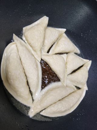 (주)성경순만두 곤약만두.콘치즈만두,삼각당면만두,당면 야끼만두,대구전통 납작만두,떡뽁이 매콤소스,달콤소스 — 5점을 준 리뷰어가 2023년 6월 올린 사용 사진