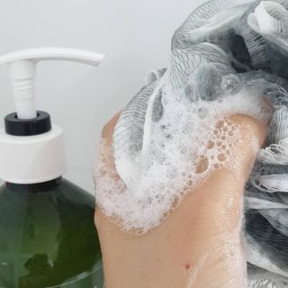 올리브 오일 스킨케어 컴퍼니 [OOSC] 향기로운 보습 로즈 제라늄 바디워시 500ml — 5점을 준 리뷰어가 2021년 4월 올린 사용 사진