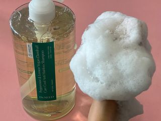 닥터시드 페퍼민트 앤 레몬 비건 비듬케어 쿨 탈모 샴푸 (1000ml) — 5점을 준 리뷰어가 2023년 8월 올린 사용 사진
