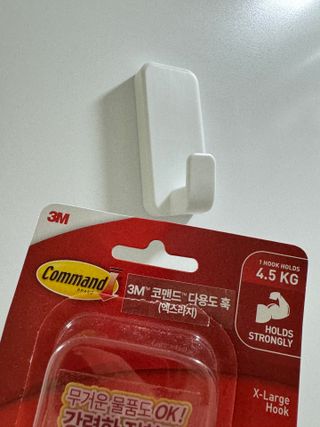 [3M 코맨드] 가방걸이 다용도훅 + 욕실용 매트블랙 더블훅 — 5점을 준 리뷰어가 2024년 7월 올린 사용 사진