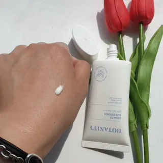 보타니티 촉촉수분자차 아쿠아핏 선 에센스 50ml + 보송톤업자차 징크 선 로션 50ml SPF50+ PA++++ (4/25) — 5점을 준 리뷰어가 2022년 4월 올린 사용 사진