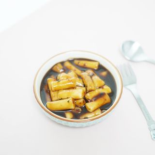 유비쿡 컵떡볶이 매운컵떡볶이2개/ 짜장컵떡볶이 2개  총 4개세트 — 5점을 준 리뷰어가 2021년 4월 올린 사용 사진