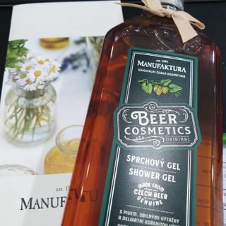 체코 비건화장품 마뉴팍투라 향좋은 맥주 샤워젤 (300ml) — 5점을 준 리뷰어가 2022년 6월 올린 사용 사진