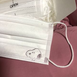 JHWORLD 스누피 마스크 정품 스누피 KF-AD 국내 비말차단 아동용 성인용 일회용 덴탈마스크 50매 — 5점을 준 리뷰어가 2021년 6월 올린 사용 사진