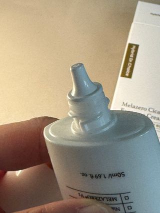 하이브리온 [쿠팡]멜라제로 시카엑소좀 크림 50ml PDRN 줄기세포 주름 미백기능성 피부과 병원입점, 1개, 50g — 5점을 준 리뷰어가 2025년 7월 올린 사용 사진