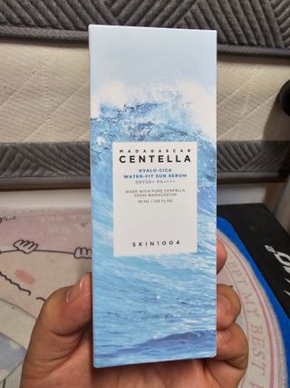 [스킨1004] 마다가스카르 센텔라 히알루-시카 워터핏 선세럼 50ml — 5점을 준 리뷰어가 2024년 5월 올린 사용 사진