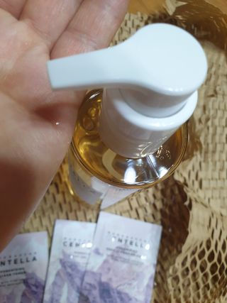 스킨1004 [SKIN1004] 마다가스카르 센텔라 라이트 클렌징 오일 200ml — 5점을 준 리뷰어가 2024년 7월 올린 사용 사진
