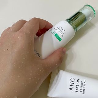 [AHC] 세이프온 에센스 선크림 올리브영 스페셜 증정 기획세트 — 5점을 준 리뷰어가 2022년 6월 올린 사용 사진