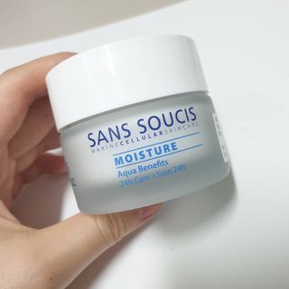 산수시 아쿠아 베네핏 24h 수부지 물광 속건조 수분크림 50ml — 5점을 준 리뷰어가 2021년 7월 올린 사용 사진
