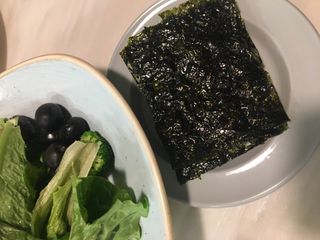 [해림맛김] 들기름에 구운 바삭바삭 김 4종 세트 + 1종 랜덤발송 총5개입 — 5점을 준 리뷰어가 2021년 2월 올린 사용 사진