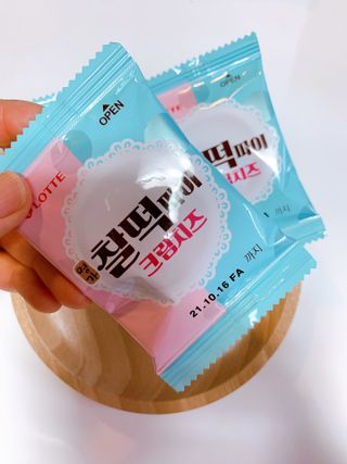 롯데제과 찰떡파이 크림치즈 — 4점을 준 리뷰어가 2021년 6월 올린 사용 사진