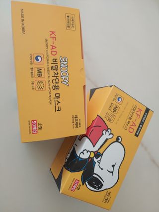 JHWORLD 스누피 마스크 정품 스누피 KF-AD 국내 비말차단 아동용 성인용 일회용 덴탈마스크 50매 — 5점을 준 리뷰어가 2021년 6월 올린 사용 사진