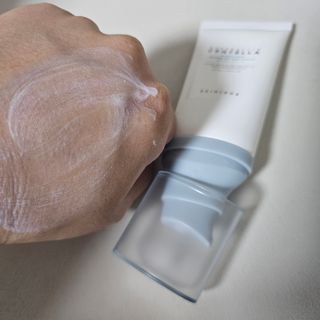 [스킨1004] 마다가스카르 센텔라 히알루-시카 워터핏 선세럼 50ml — 4점을 준 리뷰어가 2024년 5월 올린 사용 사진