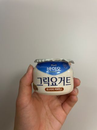 매일바이오 그릭요거트 오리지널 플레인 4개, 로스터리 커피믹스 4개 — 3.5점을 준 리뷰어가 2021년 12월 올린 사용 사진