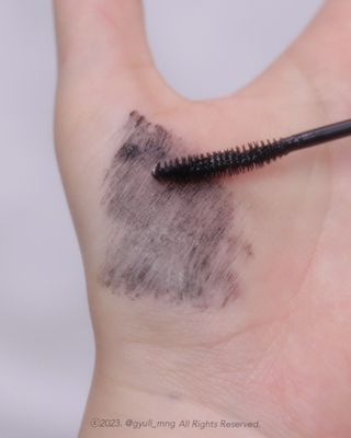 더소설 소설 블랙아이래쉬 세럼 10g(SOSEOL BLACK EYELASH SERUM 10g) — 4점을 준 리뷰어가 2023년 6월 올린 사용 사진