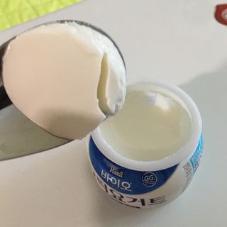 매일바이오 그릭요거트 오리지널 플레인 4개, 로스터리 커피믹스 4개 — 5점을 준 리뷰어가 2021년 12월 올린 사용 사진