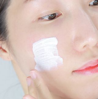 [AHC] 세이프온 에센스 선크림 올리브영 스페셜 증정 기획세트 — 5점을 준 리뷰어가 2022년 6월 올린 사용 사진