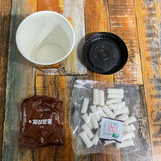 유비쿡 컵떡볶이 매운컵떡볶이2개/ 짜장컵떡볶이 2개  총 4개세트 — 5점을 준 리뷰어가 2021년 7월 올린 사용 사진