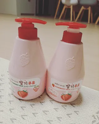 [과일나라] 피부가 마시는 딸기우유 바디클렌저&바디로션 — 5점을 준 리뷰어가 2022년 10월 올린 사용 사진