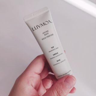 러브모아 향수 고체향수 승무원 고체향수 바르는 향수 니치향수 도손 우드세이지 앤 씨솔트 — 5점을 준 리뷰어가 2022년 10월 올린 사용 사진